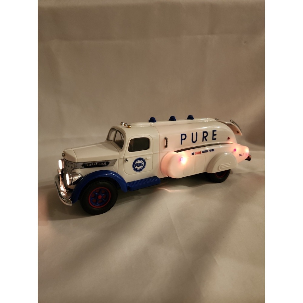 Vintage 1994 Marx Toys Pure Oil '41 International Airflow Tanker Truck Coin Bank